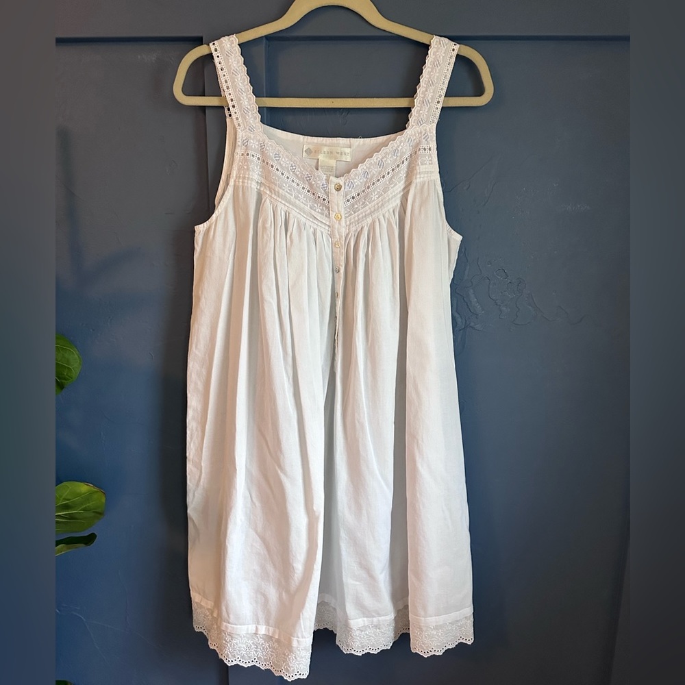 Eileen West white cotton nightgown with eyelet lace hem (Medium)